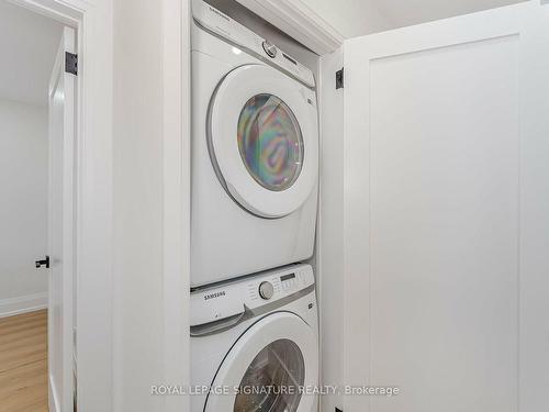 222 Silverbirch Dr, Newmarket, ON - Indoor Photo Showing Laundry Room