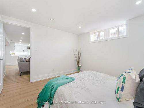 222 Silverbirch Dr, Newmarket, ON - Indoor Photo Showing Bedroom