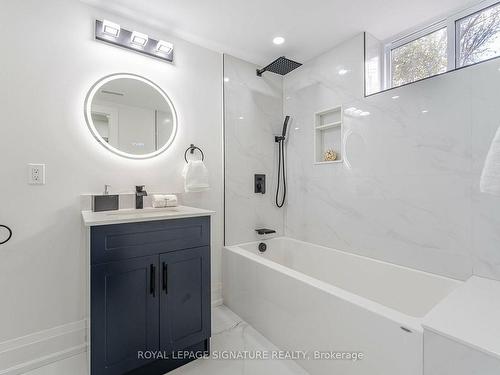 222 Silverbirch Dr, Newmarket, ON - Indoor Photo Showing Bathroom