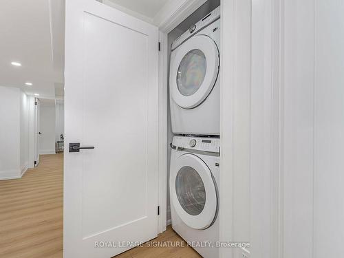 222 Silverbirch Dr, Newmarket, ON - Indoor Photo Showing Laundry Room