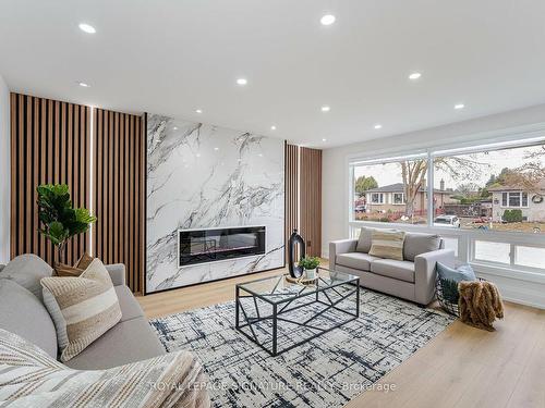 222 Silverbirch Dr, Newmarket, ON - Indoor Photo Showing Living Room With Fireplace