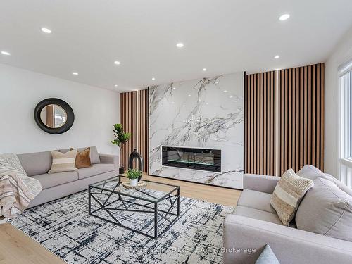 222 Silverbirch Dr, Newmarket, ON - Indoor Photo Showing Living Room With Fireplace