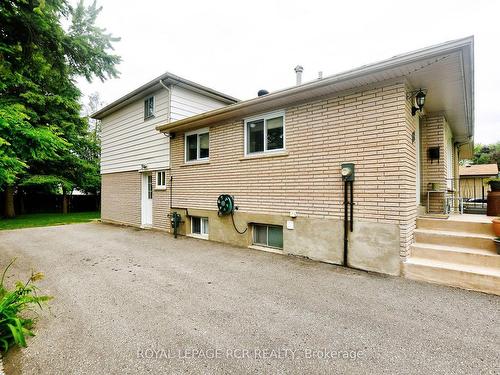 13 Mcdonald Dr, Aurora, ON - Outdoor With Exterior