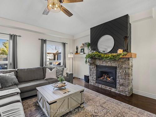 10 Irwin Cres, New Tecumseth, ON - Indoor Photo Showing Living Room With Fireplace