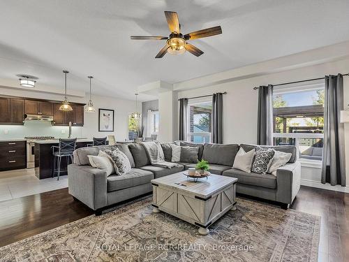 10 Irwin Cres, New Tecumseth, ON - Indoor Photo Showing Living Room