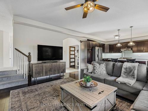 10 Irwin Cres, New Tecumseth, ON - Indoor Photo Showing Living Room