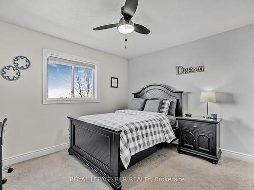 10 Irwin Cres, New Tecumseth, ON - Indoor Photo Showing Bedroom