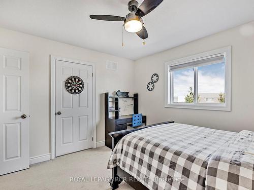 10 Irwin Cres, New Tecumseth, ON - Indoor Photo Showing Bedroom