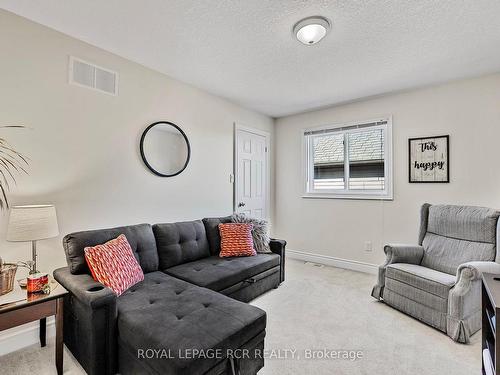 10 Irwin Cres, New Tecumseth, ON - Indoor Photo Showing Living Room