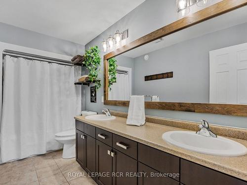 10 Irwin Cres, New Tecumseth, ON - Indoor Photo Showing Bathroom