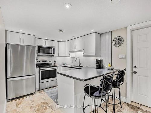 10 Irwin Cres, New Tecumseth, ON - Indoor Photo Showing Kitchen With Stainless Steel Kitchen