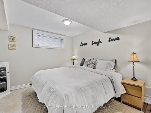 10 Irwin Cres, New Tecumseth, ON - Indoor Photo Showing Bedroom