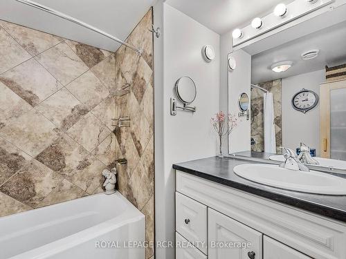 10 Irwin Cres, New Tecumseth, ON - Indoor Photo Showing Bathroom