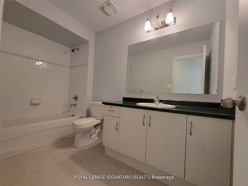 901 Transom Cres, Milton, ON - Indoor Photo Showing Bathroom