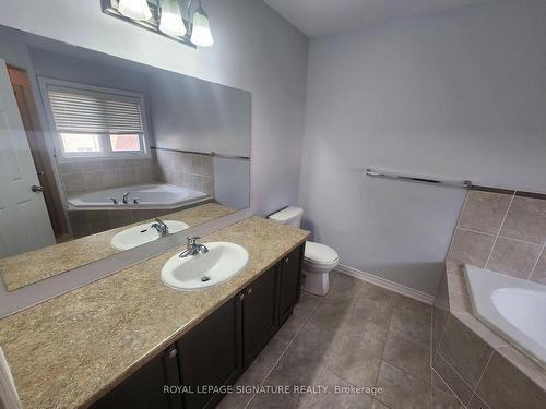 901 Transom Cres, Milton, ON - Indoor Photo Showing Bathroom