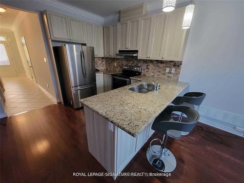 901 Transom Cres, Milton, ON - Indoor Photo Showing Kitchen With Double Sink