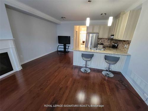 901 Transom Cres, Milton, ON - Indoor Photo Showing Kitchen