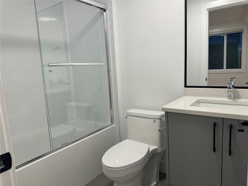 26-19950 Mccarthy Road, Lake Country, BC - Indoor Photo Showing Bathroom