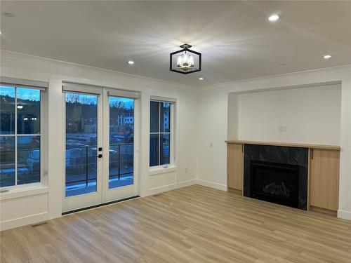 26-19950 Mccarthy Road, Lake Country, BC - Indoor Photo Showing Living Room With Fireplace