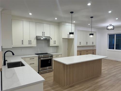 26-19950 Mccarthy Road, Lake Country, BC - Indoor Photo Showing Kitchen With Upgraded Kitchen