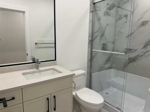 26-19950 Mccarthy Road, Lake Country, BC - Indoor Photo Showing Bathroom