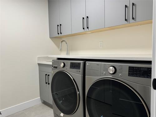 25-19950 Mccarthy Road, Lake Country, BC - Indoor Photo Showing Laundry Room