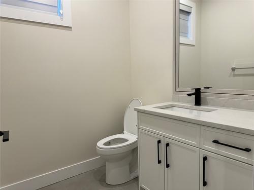 25-19950 Mccarthy Road, Lake Country, BC - Indoor Photo Showing Bathroom