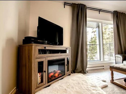 207-695 Castle Crag Cres, Courtenay, BC - Indoor Photo Showing Living Room With Fireplace