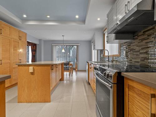 Cuisine - 1265 Rue Tecumseh, Dollard-Des-Ormeaux, QC - Indoor Photo Showing Kitchen With Upgraded Kitchen