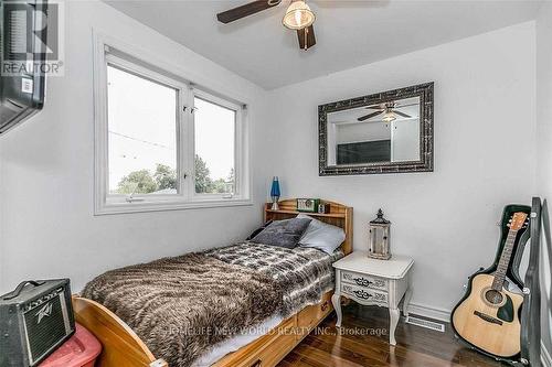 99 Crone Court, Newmarket, ON - Indoor Photo Showing Bedroom