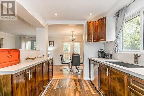 99 Crone Court, Newmarket, ON - Indoor Photo Showing Kitchen With Double Sink