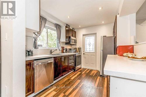 99 Crone Court, Newmarket, ON - Indoor Photo Showing Kitchen