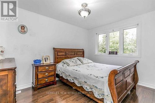 99 Crone Court, Newmarket, ON - Indoor Photo Showing Bedroom