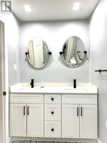 Upper - 3406 Ellengale Drive, Mississauga, ON - Indoor Photo Showing Bathroom