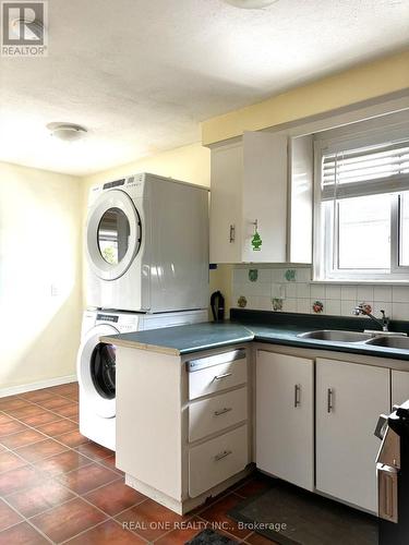 Upper - 3406 Ellengale Drive, Mississauga, ON - Indoor Photo Showing Laundry Room