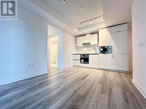 2006 - 238 Simcoe Street, Toronto, ON - Indoor Photo Showing Kitchen