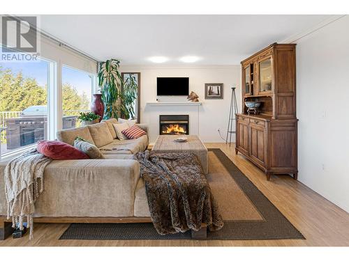 882 Toovey Road, Kelowna, BC - Indoor With Fireplace