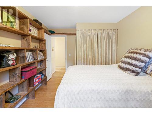 882 Toovey Road, Kelowna, BC - Indoor Photo Showing Bedroom