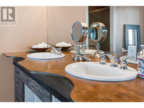 882 Toovey Road, Kelowna, BC - Indoor Photo Showing Bathroom