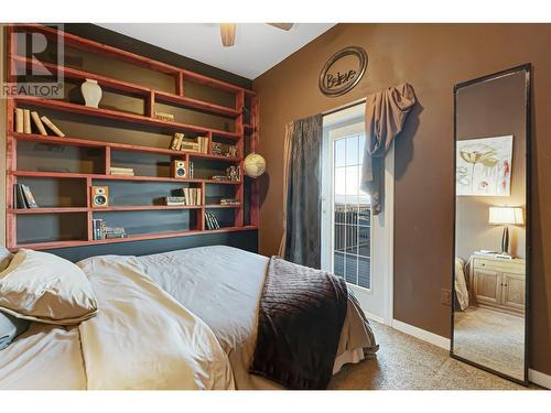 882 Toovey Road, Kelowna, BC - Indoor Photo Showing Bedroom