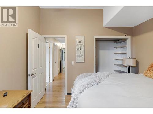 882 Toovey Road, Kelowna, BC - Indoor Photo Showing Bedroom