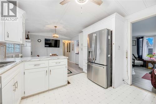 5700 Blackwell Sideroad Unit# 30, Sarnia, ON - Indoor Photo Showing Kitchen