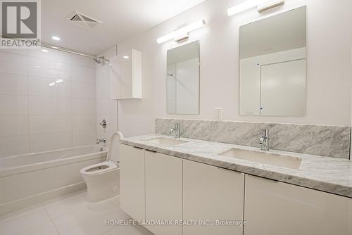 2509 - 238 Simcoe Street, Toronto, ON - Indoor Photo Showing Bathroom