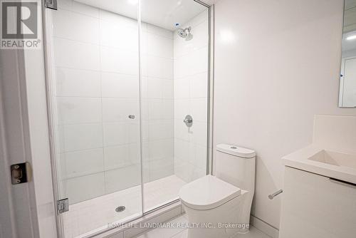 2509 - 238 Simcoe Street, Toronto, ON - Indoor Photo Showing Bathroom