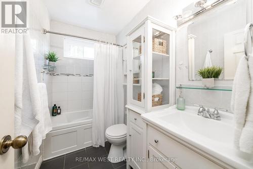 10 Rowallan Drive, Toronto, ON - Indoor Photo Showing Bathroom