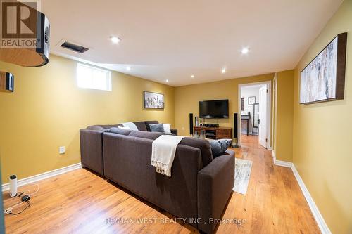 10 Rowallan Drive, Toronto, ON - Indoor