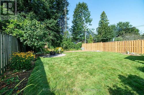 10 Rowallan Drive, Toronto, ON - Outdoor