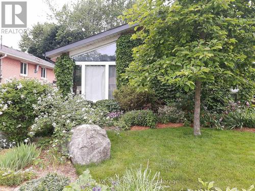 10 Rowallan Drive, Toronto, ON - Outdoor