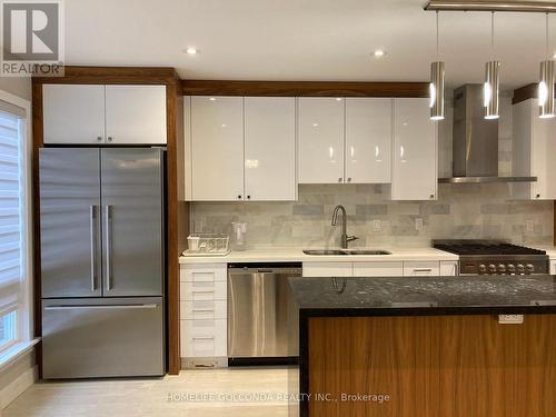 50 Cynthia Crescent, Richmond Hill, ON - Indoor Photo Showing Kitchen With Stainless Steel Kitchen With Double Sink With Upgraded Kitchen