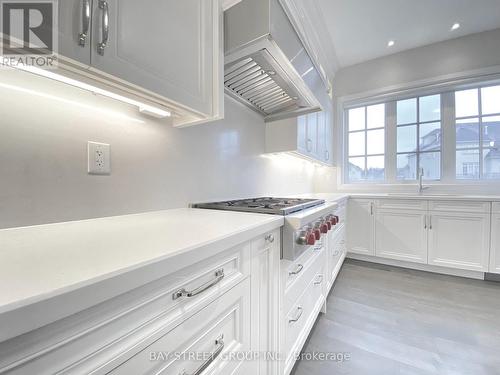 38 Wigston Place, Vaughan, ON - Indoor Photo Showing Kitchen With Upgraded Kitchen